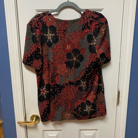 White Stag Woman's Plus Size XXL (20) Red Black Floral Textured Top Blouse. - Picture 7 of 9